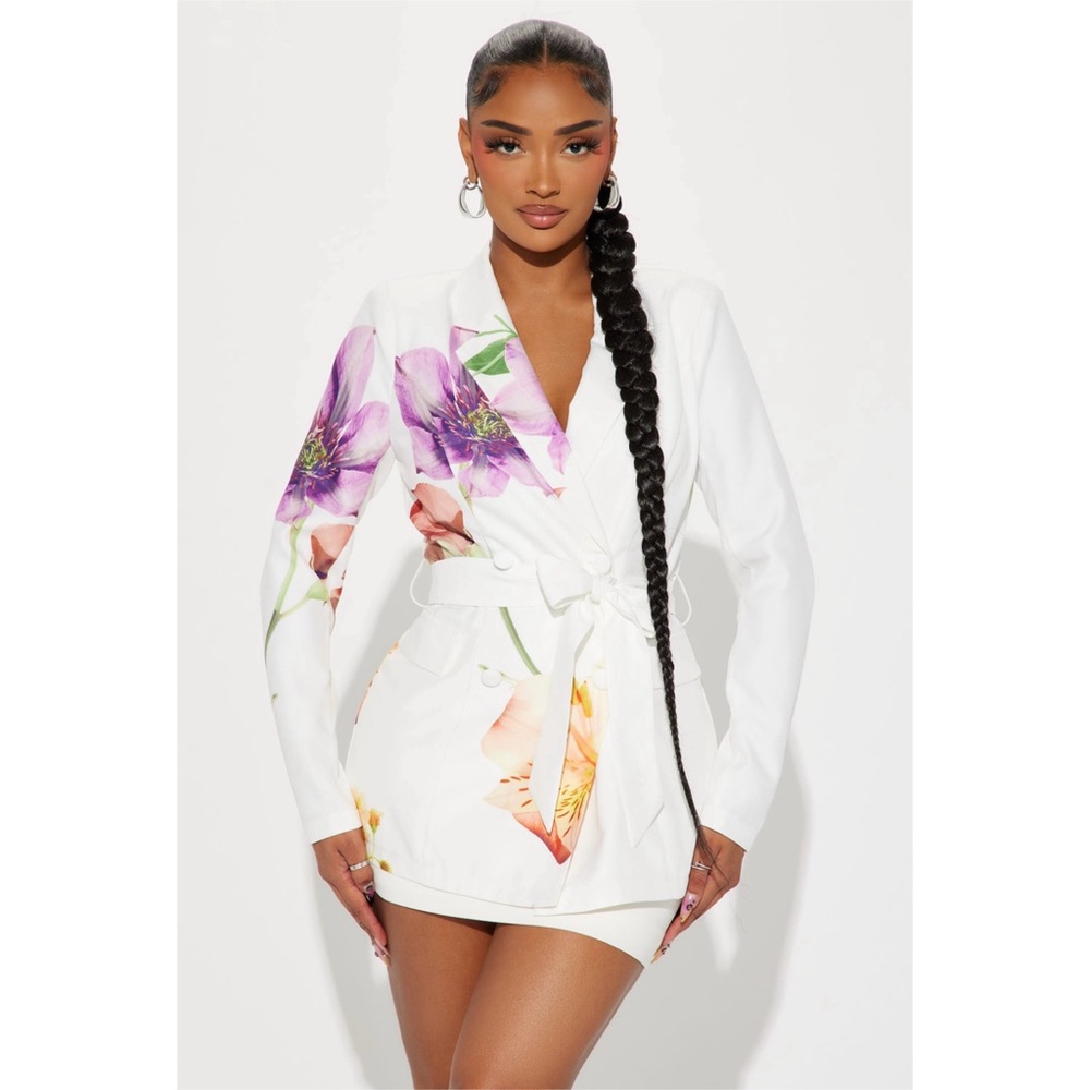 NWT Fashion Nova Womens White Belted Floral Blazer